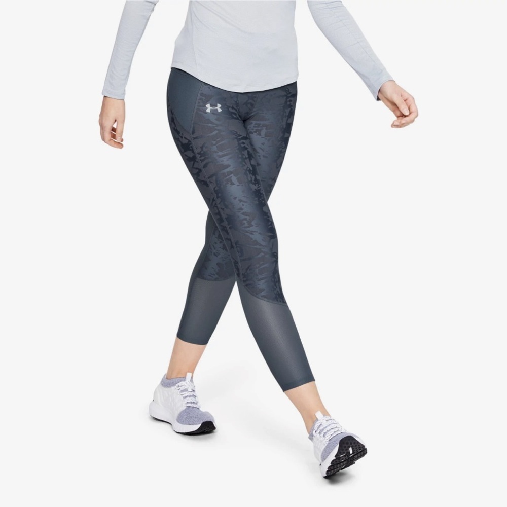 UNDER ARMOUR® QUALIFIER SPEEDPOCKET SMUDGED CROP